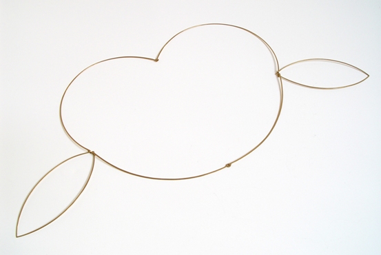 16a Necklace ‘Listening Heart’ 1998. base position, gold, 21x47cm. Museum of Modern Art, Arnhem